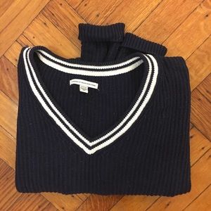 Relaxed fit blue v-neck sweater